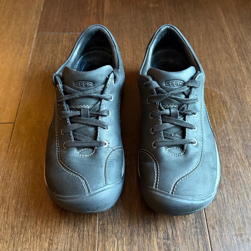 KEEN Presidio II Women's Black Leather Comfort Walking Shoes Sneaker Size 9.5 - Picture 3 of 9